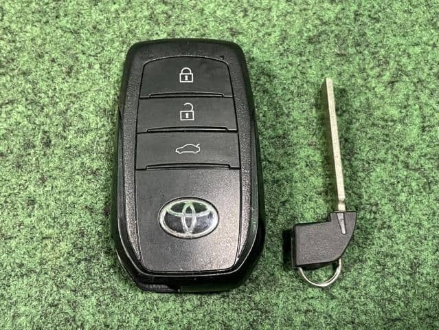 [Used]Keyless Entry Remote Control Key TOYOTA COROLLA 2022 6AA-ZWE219 ...