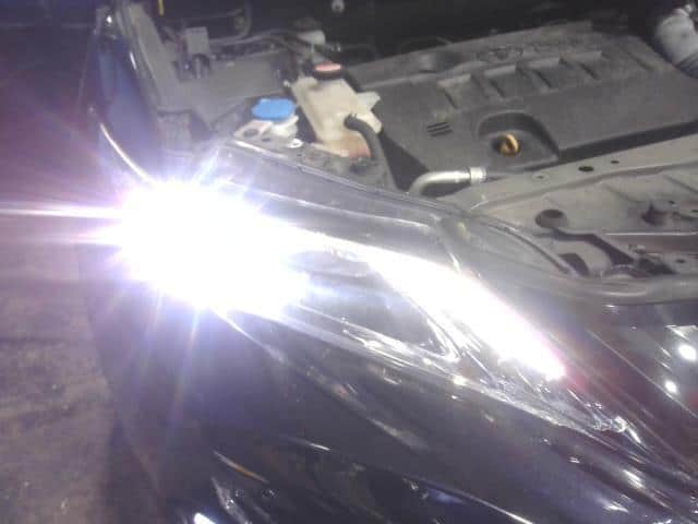 Used]Harrier DBA-ZSU60W Right Headlight light premium advanced