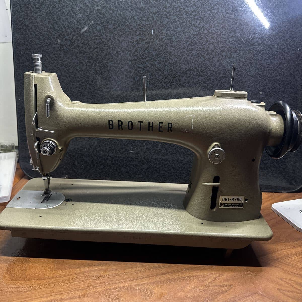Used]Sewing machine sewing machine DB1-B760 antique nostalgic