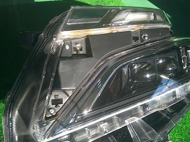 [Used]Left Headlight TOYOTA Voxy 2019 DBA-ZRR80W 8117028J10 - BE ...