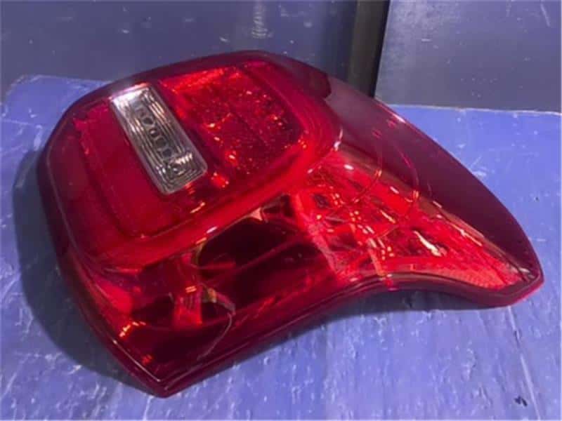Used]Suzuki Genuine Swift ZC33S Right Tail Lamp 35603-53RV0 P61400