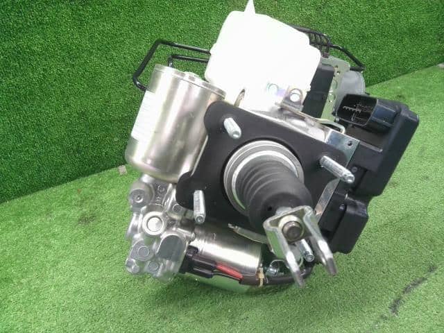 Used]Land Cruiser 3BA-VJA300W ABS actuator 090 44510-60220 89541
