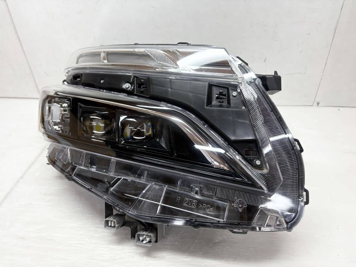 Used] Voxy ZRR80W Late Model Genuine LED Right headlight lamp