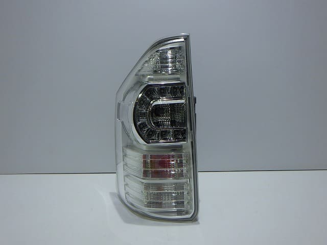 70 Late Model Voxy Kirameki Left Tail 商品の説明This item is not el…