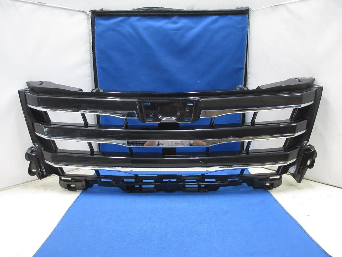 Used]Toyota NOAH/ Noah /X/G ZRR80G/ZWR80G Early Model grill