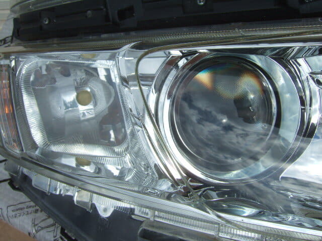 Used]Toyota Voxy hybrid Early Model headlight Right 81110-28G00