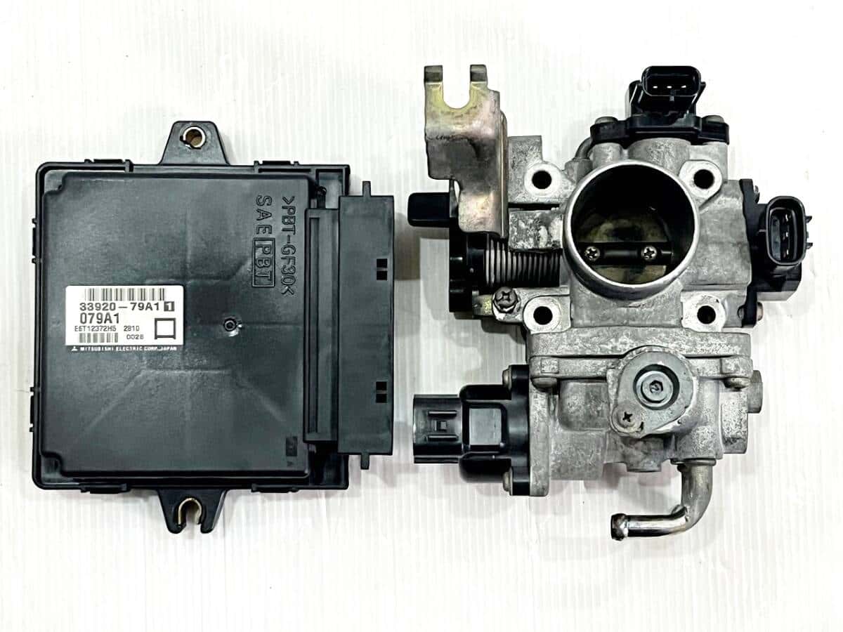 Used]Suzuki EVERY 1999 GD-DA52V F6A AT ☆Engine Control Unit / ECU 