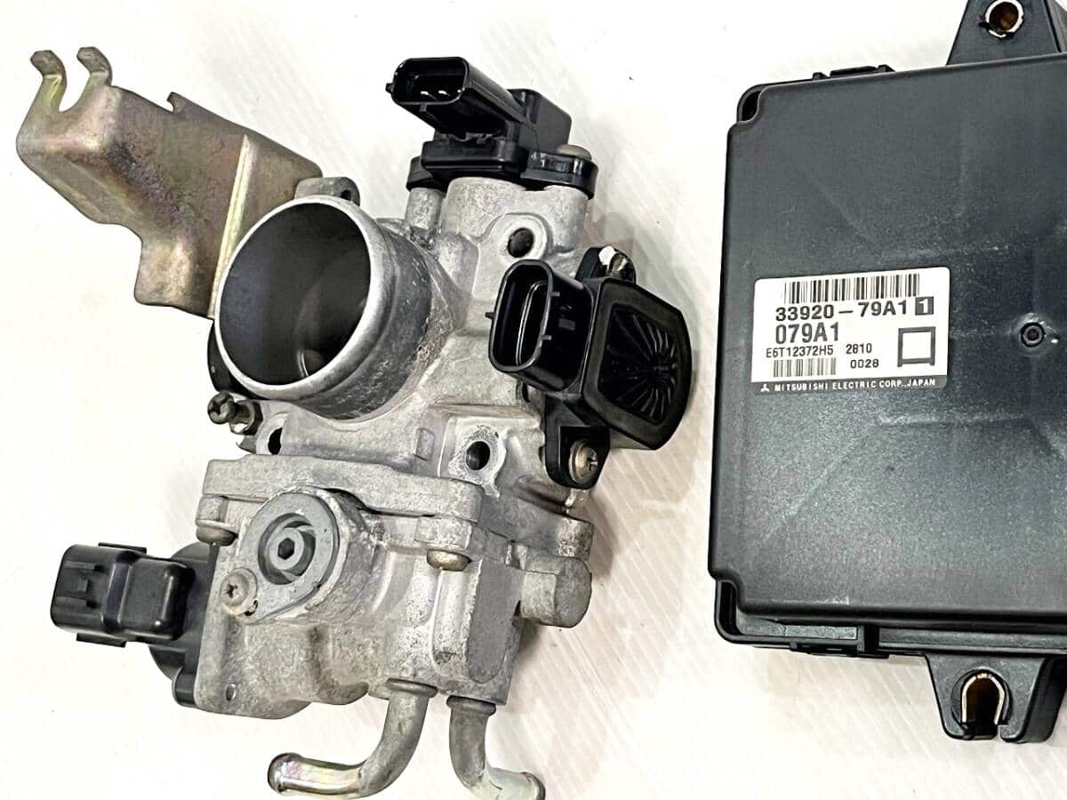 Used]Suzuki EVERY 1999 GD-DA52V F6A AT ☆Engine Control Unit / ECU 