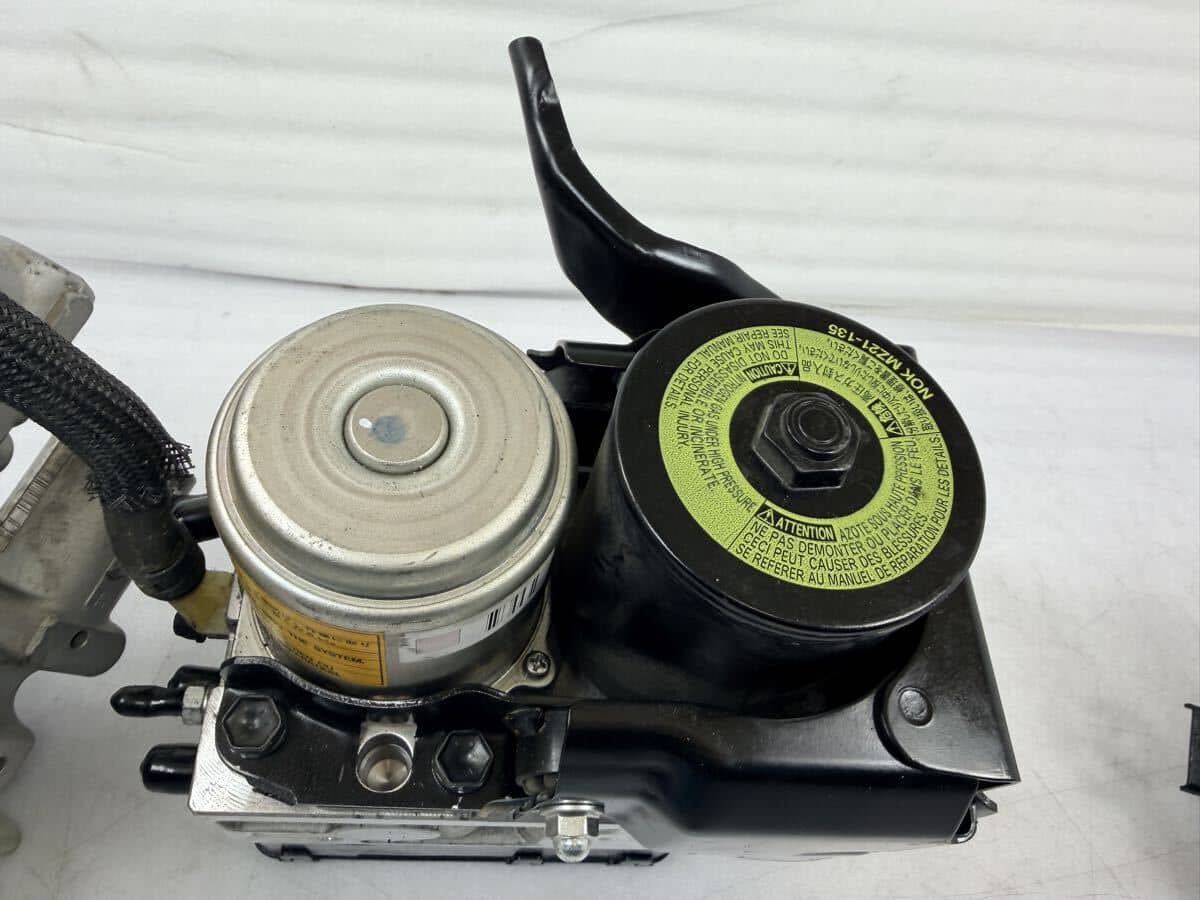 Used]Toyota Crown Majesta UZS186 ABS actuator 44510-30250 89540