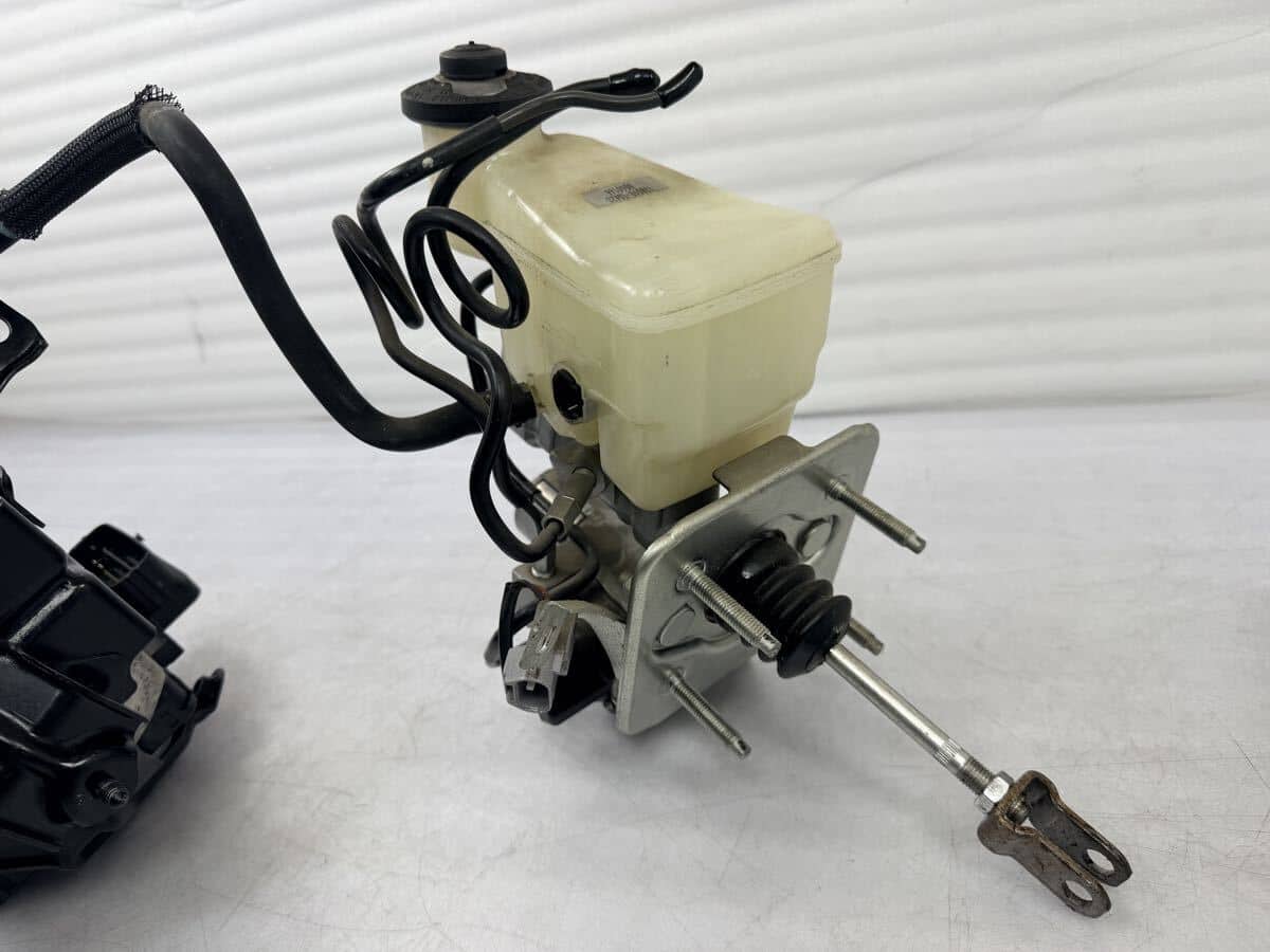 Used]Toyota Crown Majesta UZS186 ABS actuator 44510-30250 89540