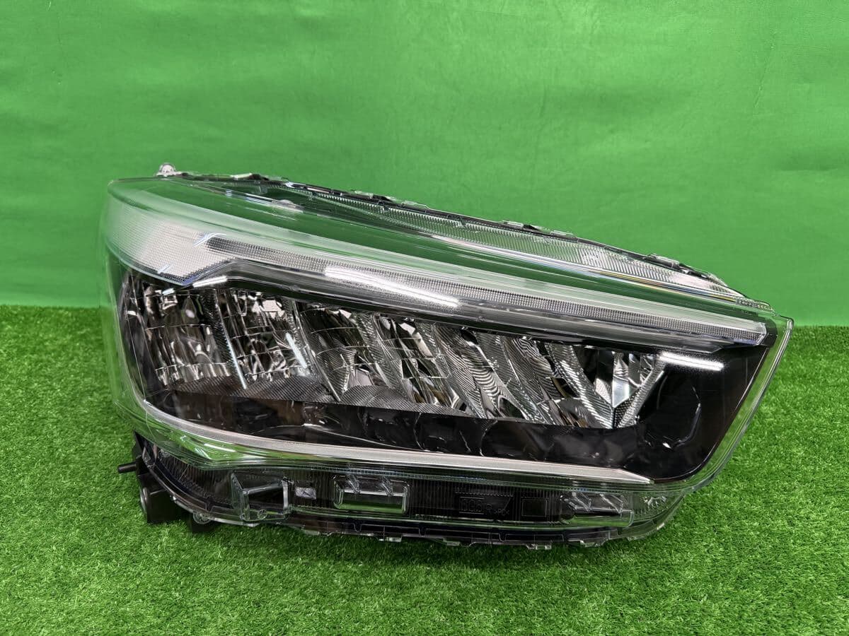 Used]80126 rise A200A A210A Late Model Genuine Right headlight LED