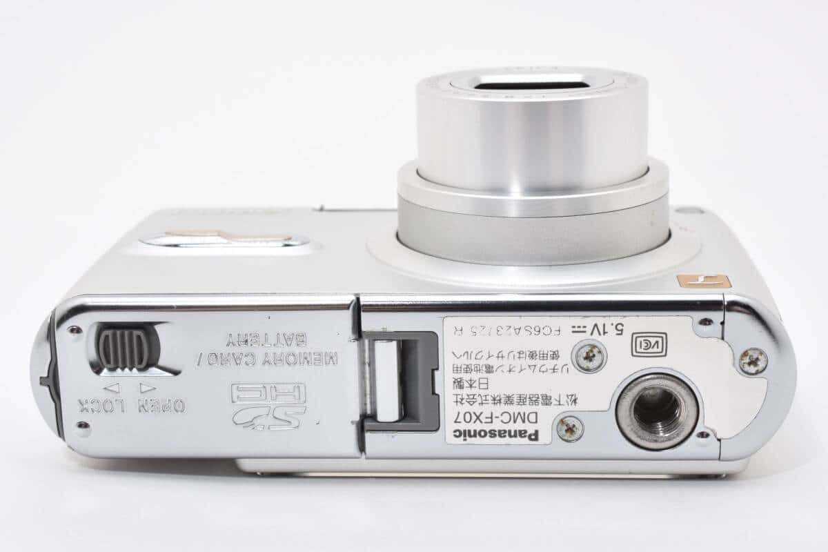Used]Panasonic Lumix DMC-FX07 Silver compact camera Panasonic 