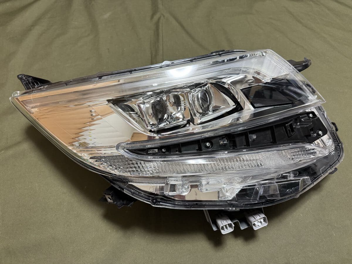 Used]Lens stay repair finished Noah Right Headlight Right
