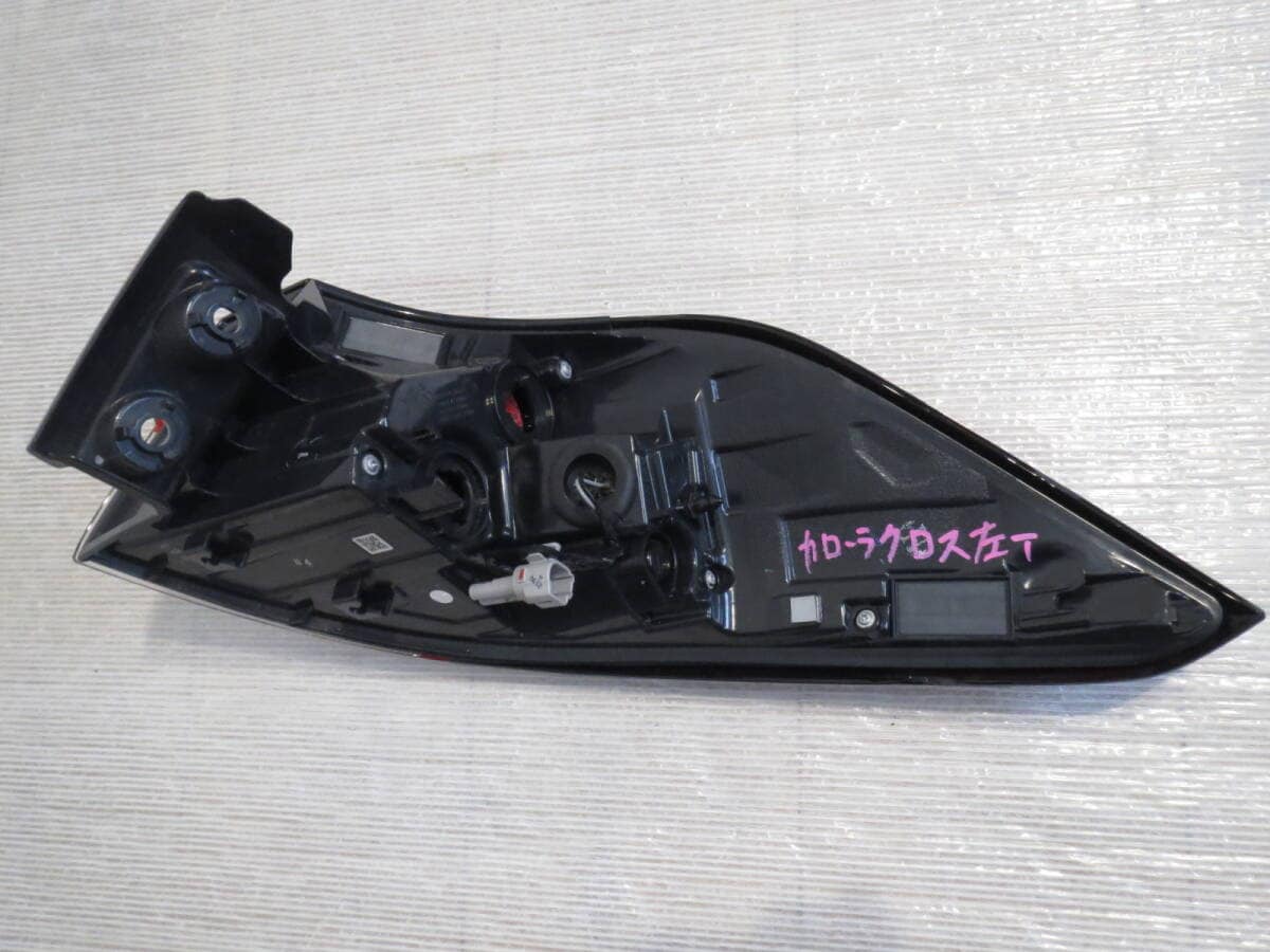 Used]Z grade tail for the Corolla cross Genuine Left Tail Lamp