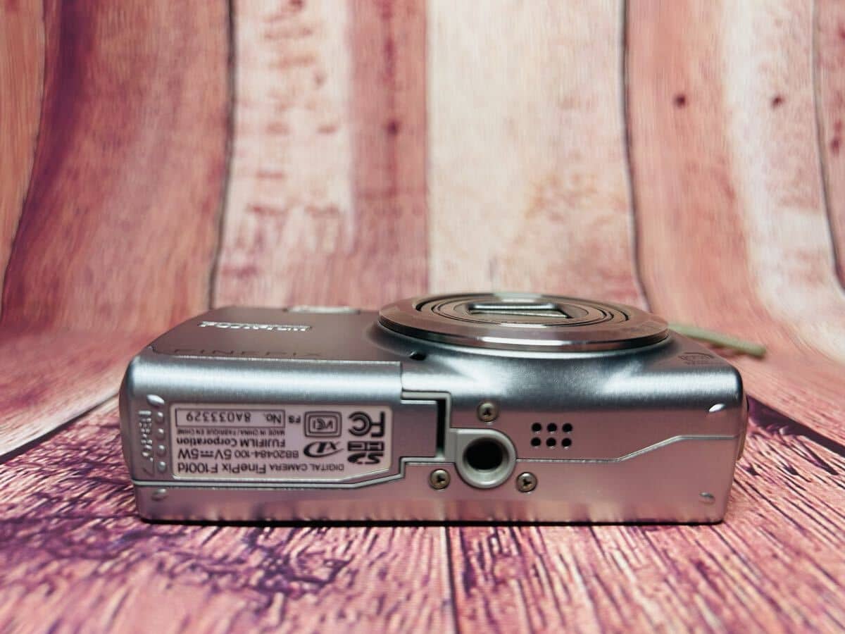 Used]FUJIFILM FUJIFILM FINEPIX F100 digital with the box - BE 