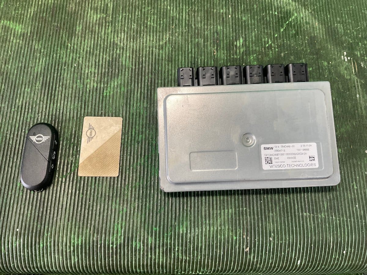 [Used]DME Keyless card key Engine Control Unit / ECU 37845 R031 with ...