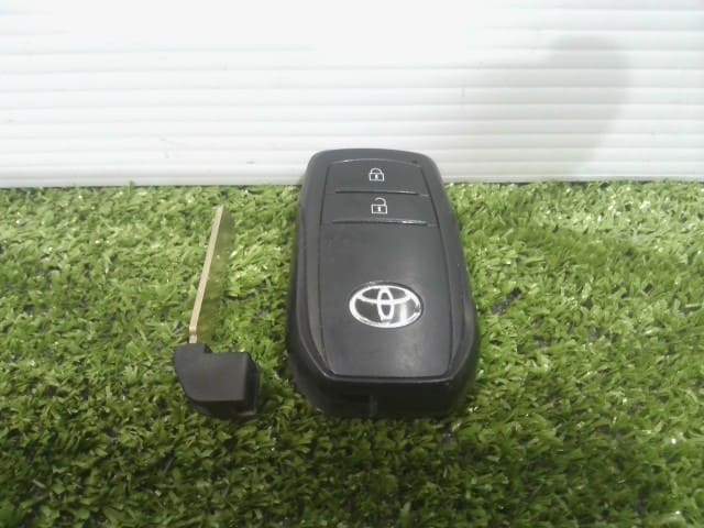 [Used]Keyless Entry Remote Control Key TOYOTA Aqua 2022 6AA-MXPK11 ...