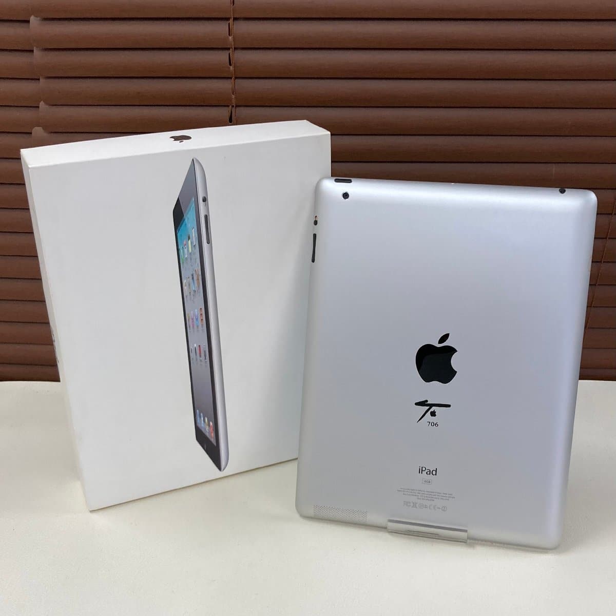 Used] Apple iPad 2 Wi-Fi model 16GB MC769J/A black A1395