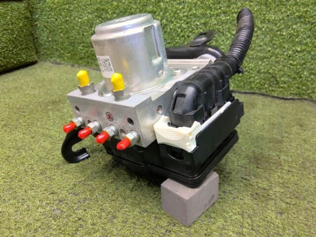 ホンダヴェゼルRU2 ABSモジュレータ57110-T7D-Z14 Used]Vezel RU1 ABS actuator 57110-T7A-J91 [S] - BE FORWARD Auto Parts