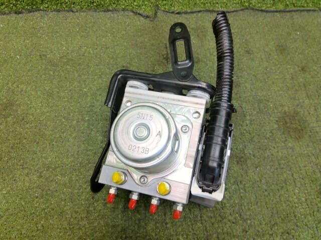 Used]Vezel RU1 ABS actuator 57110-T7A-J91 [S] - BE FORWARD Auto Parts