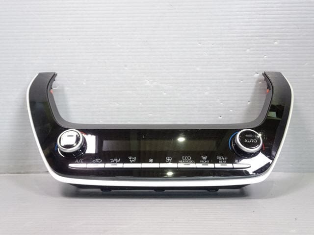 Used]Corolla cross 3BA-ZSG10 air-conditioner switch panel A/C