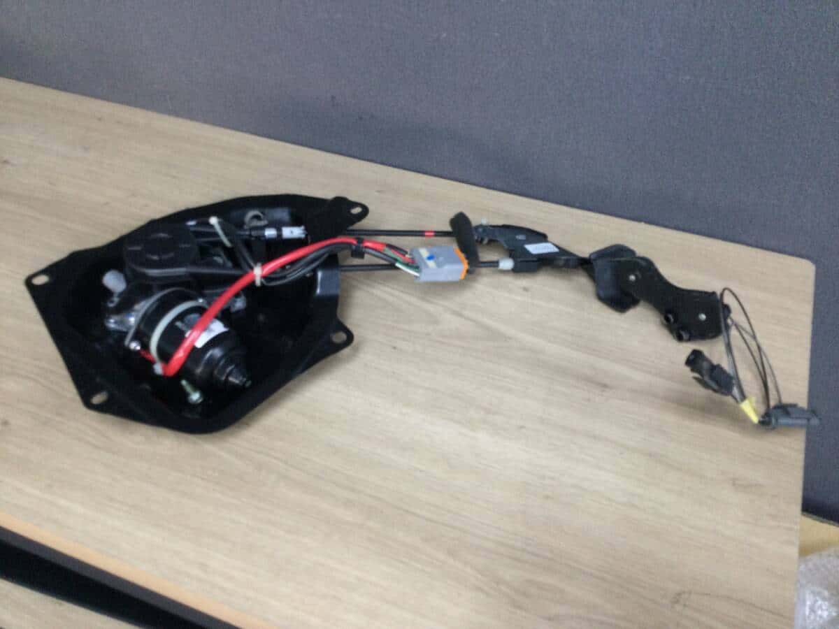 Used]Nissan Serena C25 CC25 NC25 Genuine Right power slide door