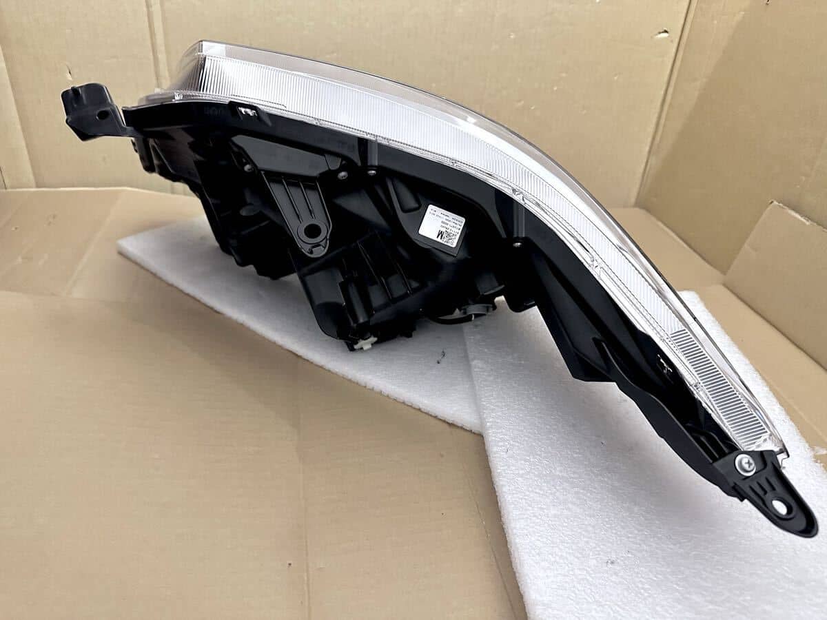 Used]Noah 80 Late Model LED headlight lamp Right W X B Genuine
