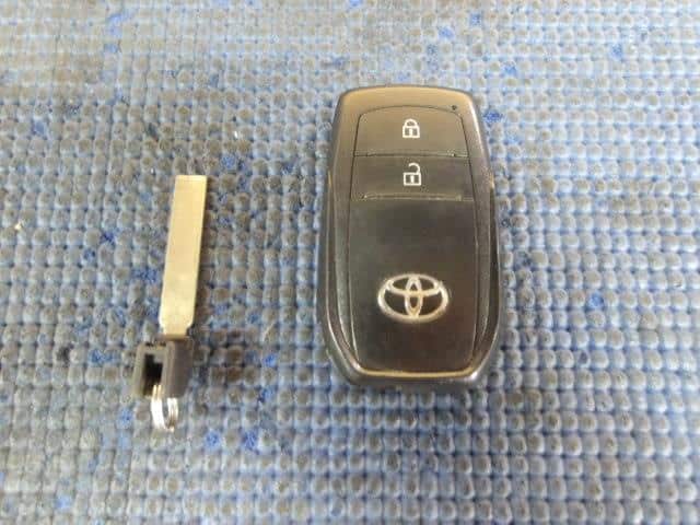 [Used]Keyless Entry Remote Control Key TOYOTA 2023 6AA-ZWE219W ...