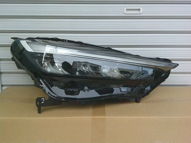 Used]Right Headlight HONDA Vezel 2022 6BA-RV3 331003M0J01 - BE