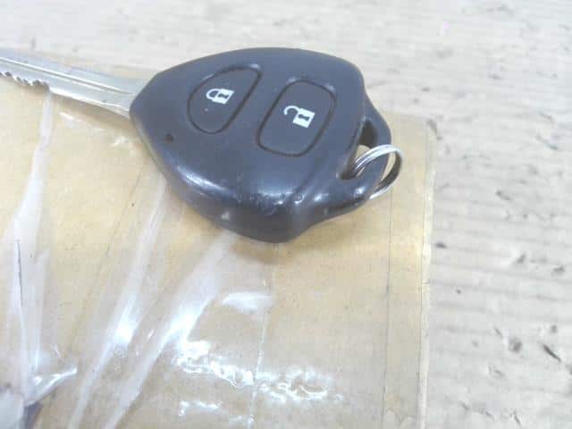 [Used]Keyless Entry Remote Control Key TOYOTA Hiace 2006 KR-KDH205V ...
