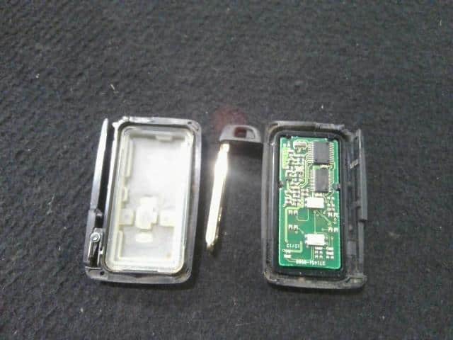 [Used]Keyless Entry Remote Control Key TOYOTA Corolla Rumion 2008 DBA ...