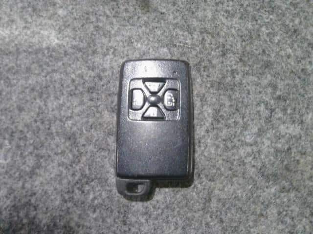 [Used]Keyless Entry Remote Control Key TOYOTA Isis 2010 DBA-ZGM15W - BE ...