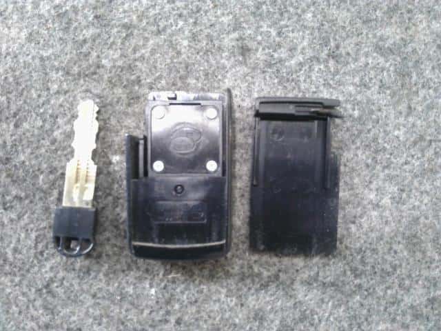 [Used]Keyless Entry Remote Control Key DAIHATSU Mira cocoa 2010 DBA ...
