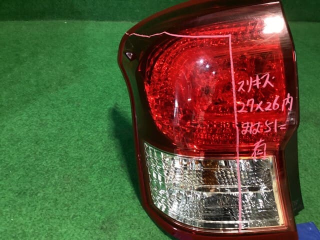 パーツ CorollaFielder NZE164G LeftTail Lamp Used]Corolla Fielder DBA-NZE164G Left Tail Lamp 1F7 - BE FORWARD