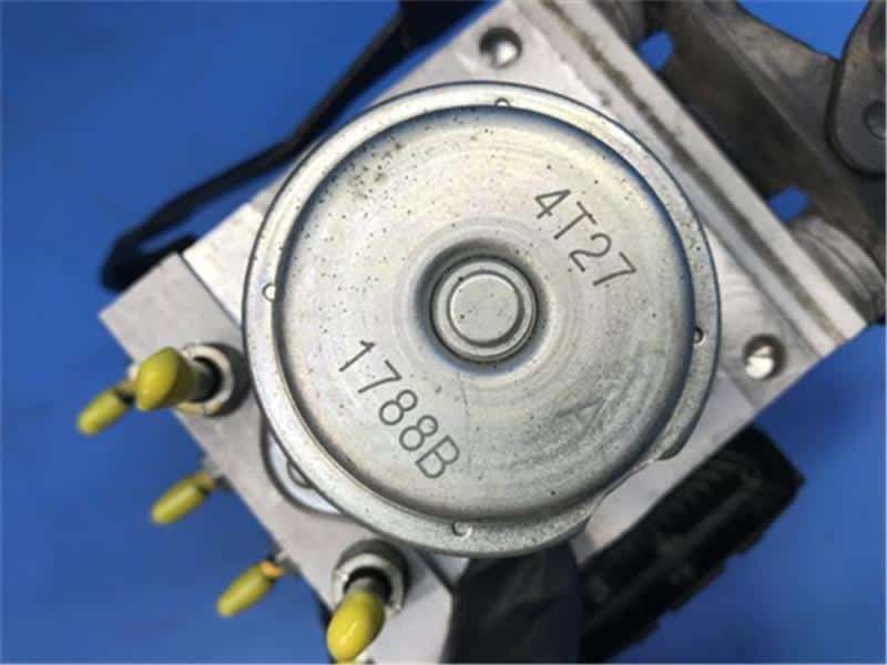 Used]Honda Genuine Vezel RU3 ABS brakes actuator 57110-T7B-J54