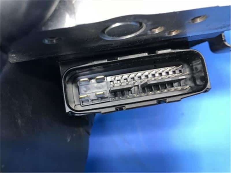 Used]Honda Genuine Vezel RU3 ABS brakes actuator 57110-T7B-J54
