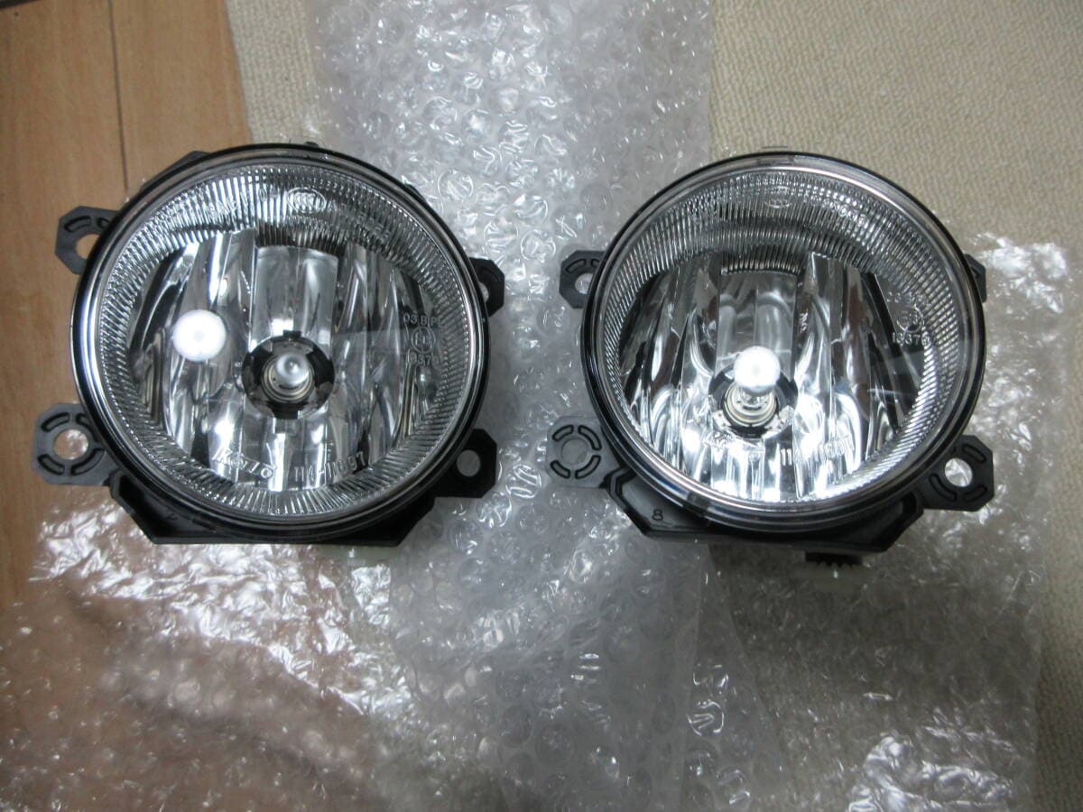 Used]Good Condition KOITO 114-11697 Genuine fog light right and