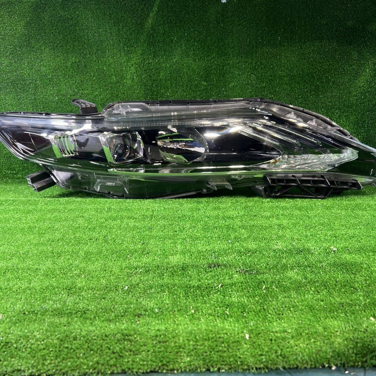 Used]Harrier 60 system headlight Right 81110-48440 KOITO48-147