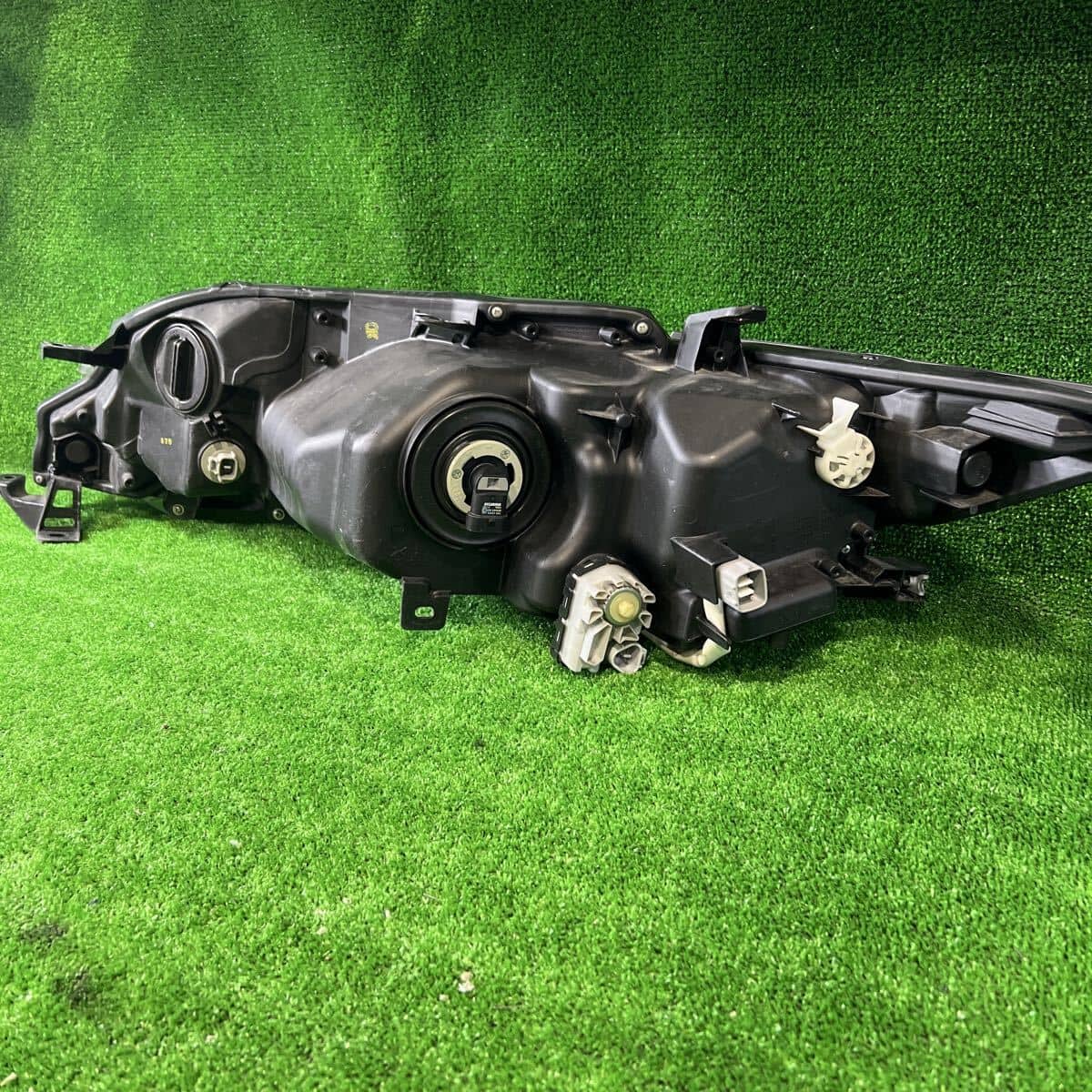 パーツ 60 Early Model Harrier Right Headlight Used]Harrier 60 system headlight Right 81110-48440 KOITO48-147