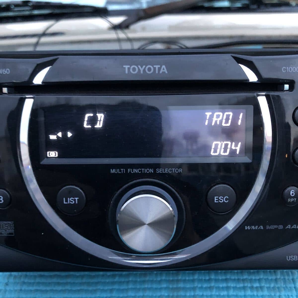 ラジオ・コンポ Toyota genuine CP-W60 USB/CD Car Audio Used]Toyota CP-W60 Genuine CD Player wide USB AUX - BE FORWARD