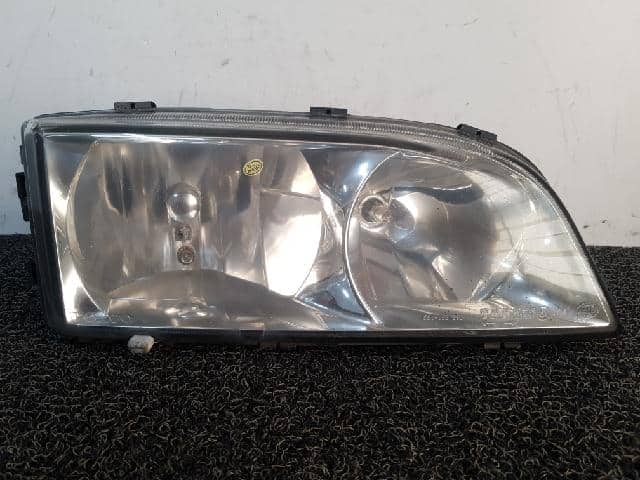 [Used]Right Headlight VOLVO C70 2002 - BE FORWARD Auto Parts