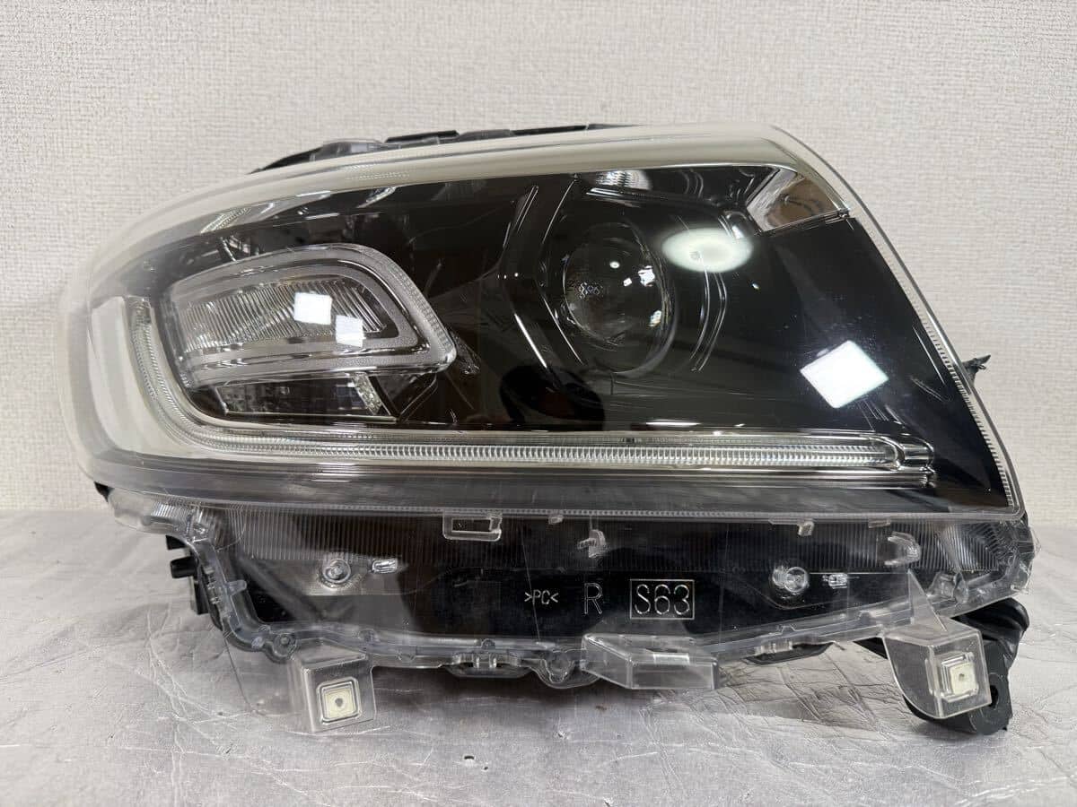 Suzuki Spacia Custom MK53S right Light Suzuki Spacia Custom MK53S