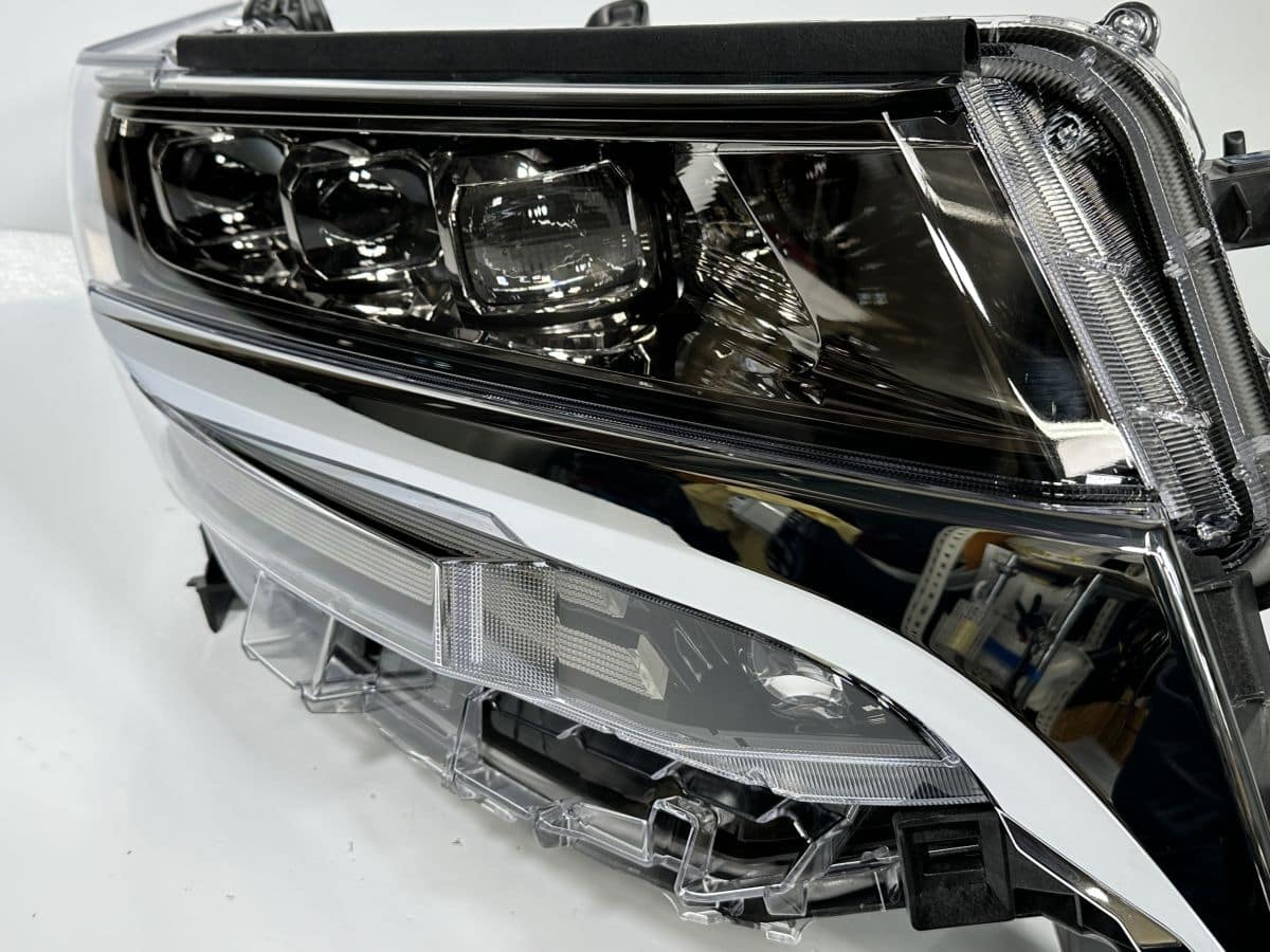 Used]The Alphard AGH30W GGH30W Late Model Genuine Right light RH 3