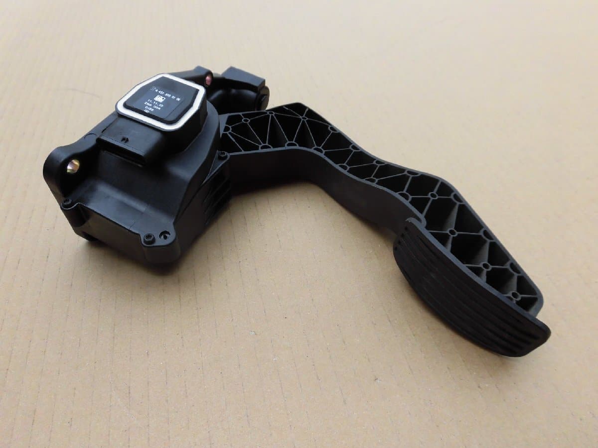 [Used] C451(W451) FouR two (451380) mhd accelerator pedal sensor ...