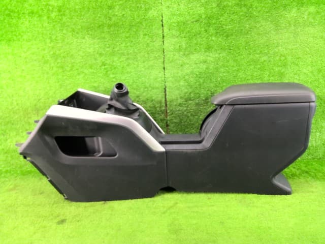 [Used]Console Box TOYOTA Raize 2024 5BA-A201A 58810B1071C1 - BE FORWARD ...