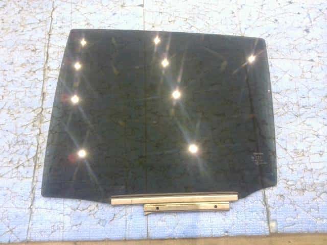 [Used]Rear Left Door Windshield TOYOTA Vitz 2008 CBA-NCP95 6814052222 ...