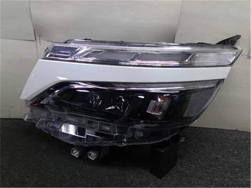 [Used]Left Headlight TOYOTA Voxy 2019 DBA-ZRR80W - BE FORWARD Auto Parts