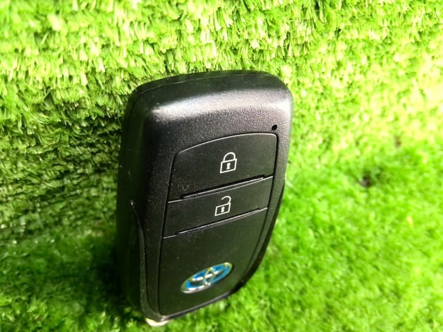 [Used]Keyless Entry Remote Control Key TOYOTA Yaris 2020 6AA-MXPH10 ...
