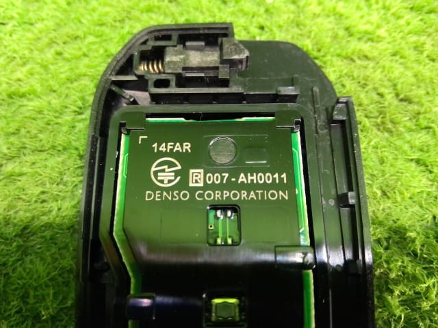 [Used]Keyless Entry Remote Control Key TOYOTA Yaris 2020 6AA-MXPH10 ...