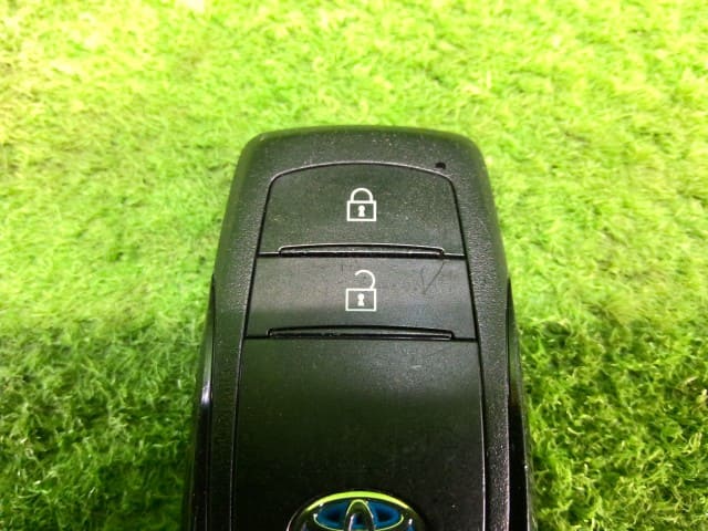 [Used]Keyless Entry Remote Control Key TOYOTA Yaris 2020 6AA-MXPH10 ...